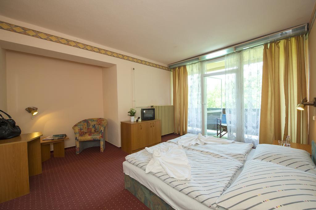 Familia Hotel Balatonboglár Habitación foto