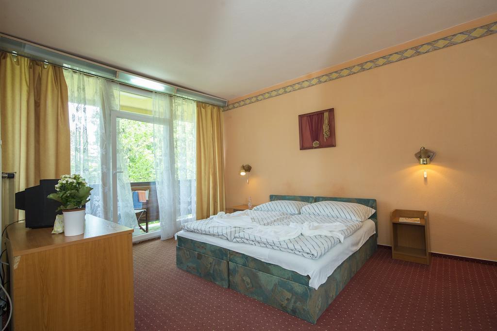 Familia Hotel Balatonboglár Habitación foto